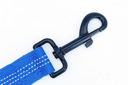 مشبك دوار بزاوية 360 درجة يمنع تشابك الحبل وتعقده