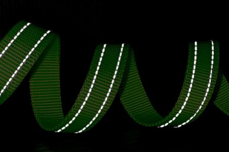 تصميم الخياطة العاكسة للمشي الآمن في الليل