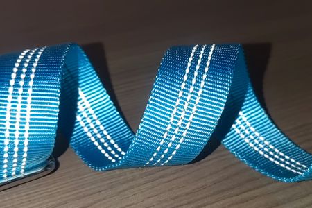 Maggiore sicurezza notturna con cuciture riflettenti sul guinzaglio doppio per cani