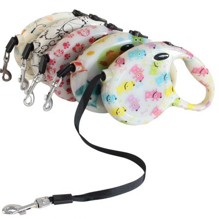 Оранжевый ретракторный поводок для котов.