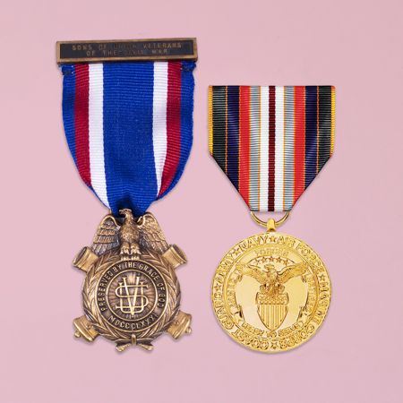 Médaillons de héros de guerre OEM.