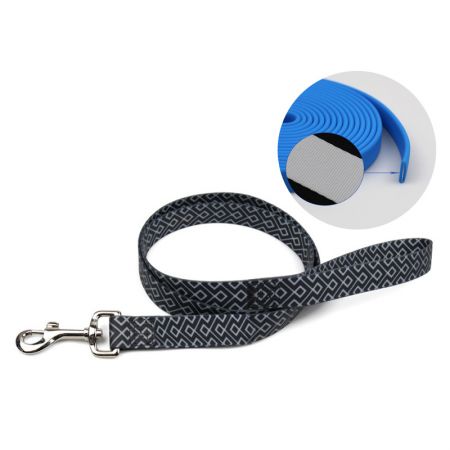 Dây dẫn chó chống nước với hoa văn.