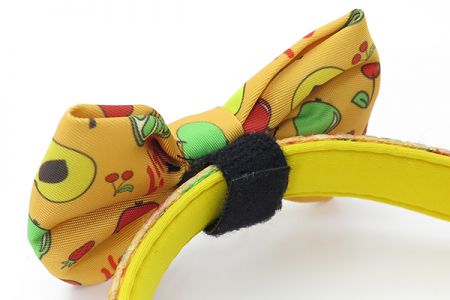 パターン付きボウタイ犬用カラーの利点