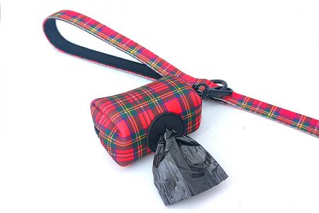 "Bequem und stilvoll: Unser umweltfreundlicher Kotbeutelspender für mühelose Reinigung"