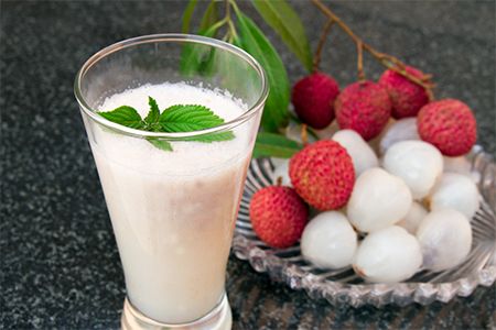 विभिन्न खाद्य और पेय उपयोग के लिए लीची (लिची) का फलदार स्वाद।
