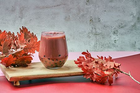 デザートのレッドベルベットタピオカドリンク