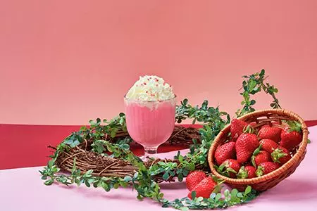 Les 6 principales couleurs de la poudre d'arôme de fraise sont généralement roses.