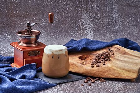 모두를 위한 커피 파우더를 포함한 티라미수 음료