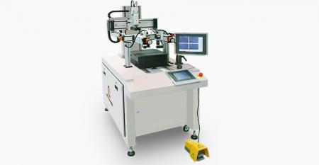 طابعة شاشة تسجيل مركزي CCD لعدسة غلاف الهاتف الذكي. - استخدام كاميرا CCD للكشف عن محيط لوحة الزجاج بدون علامة تسجيل للتسجيل، دقة التسجيل تصل إلى ±5 ميكرون لتحقيق دقة الطباعة المركزية.