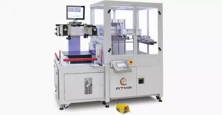 Impressora de tela de registro CCD totalmente automática (área máxima de impressão de 400x400 mm) - Realizou produto diversificado de painel táctil com o objetivo de desenvolver um design leve, fino e de pequenas dimensões para satisfazer o objetivo do cliente de produção em massa.