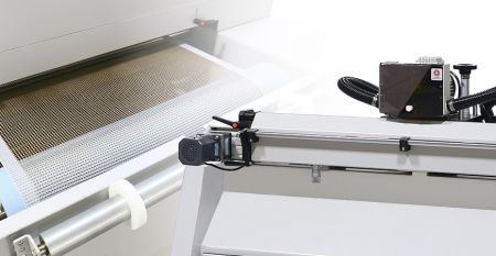 Périphériques de sérigraphie - Les accessoires périphériques de sérigraphie comprennent l'équipement de fabrication de pochoirs, l'équipement de post-impression comme le séchoir, l'équipement auxiliaire de sérigraphie comme le taille-crayon de raclette ou le mélangeur d'encre, et les accessoires de sérigraphie en tant que consommables.