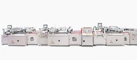Lötmasken-Siebdruckmaschine - Drei Arten von Siebdruckern wie halbautomatisch, Doppeltisch, vollautomatische Drucklinie. Nach dem Druckabschluss (Lieferung an den Trockner oder Trockenständer) werden sie verwendet, um direkt Legenden, Durchstecklöcher, Lötstopplack, leitfähige Elektroden (Silber oder Kohlenstoff) / Schaltungen auf starren und flexiblen Material-PCB-Platten zu drucken.
