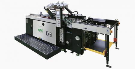 Mașină de imprimare serigrafică cu cilindru STOP complet automată SPS, cu dimensiune maximă a foii de 750X1060mm, ridicare ecran înclinat, clasă economică clasică - Mașina de imprimare cu cilindru de oprire complet automată SPS VTS XP71 (tip înclinare ridicare ecran, clasă economică clasică), conectată cu alimentatorul