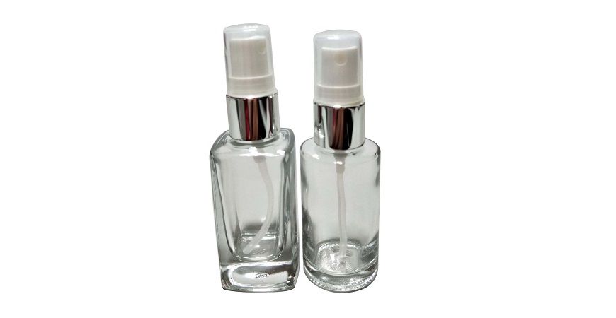 Frascos de vidro transparentes quadrados ou redondos de 30 ml com pulverizador e colar prateado
