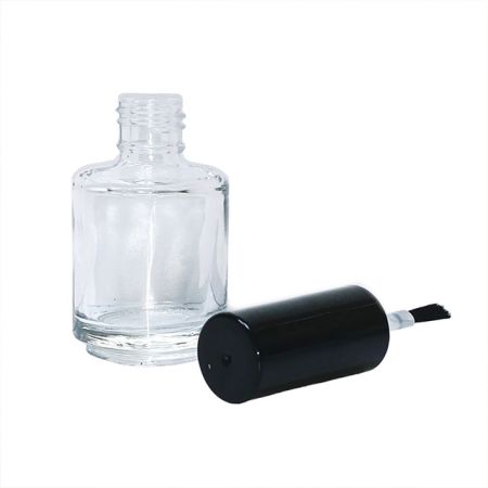 Zwarte plastic dop en 15 ml nagellakfles