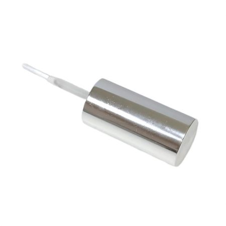 серебряная алюминиевая крышка с кистью