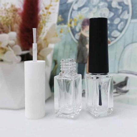 مع فرشاة بيضاء أو سوداء