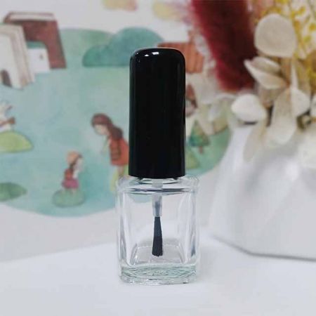 Bouteille de vernis à ongles de 7 ml avec bouchon noir 13/415