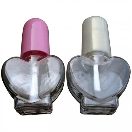 Botella de plástico para esmalte de uñas de 7 ml en forma de corazón con tapa y cepillo (AD7)