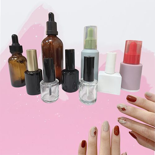 空のネイルポリッシュボトル