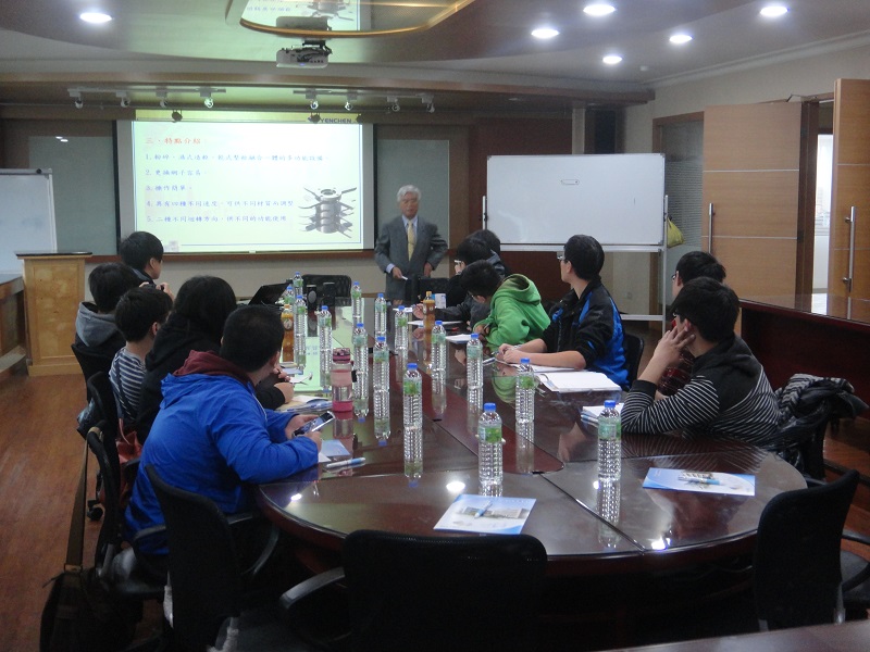 Guru dan mahasiswa Sekolah Pascasarjana Universitas Yuanpei datang ke Yenchen.