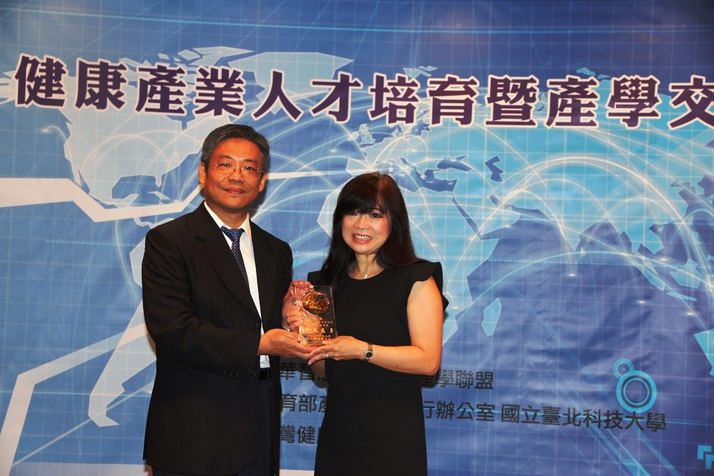 Le directeur général de Yenchen a été invité à participer à la Communication Industrie-Académie de l'Université de Technologie Médicale Yuanpei