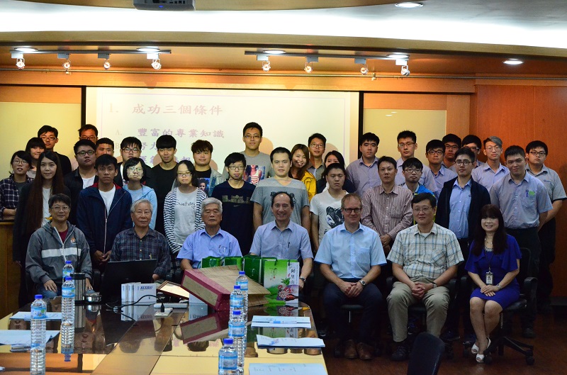 Guru dan mahasiswa Universitas Yuanpei datang ke Yenchen