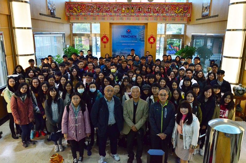 Professores e alunos da Universidade Médica da China vieram para Yenchen