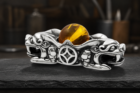 <strong>CL1081 | Metal Frame Supporting a Bead</strong>