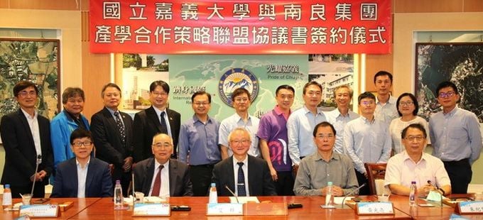 The collaboration with a top-ranking textile university in Taiwan is one of the approaches, the school provides fabric test labs and processing equipment to cultivate innovative talents.