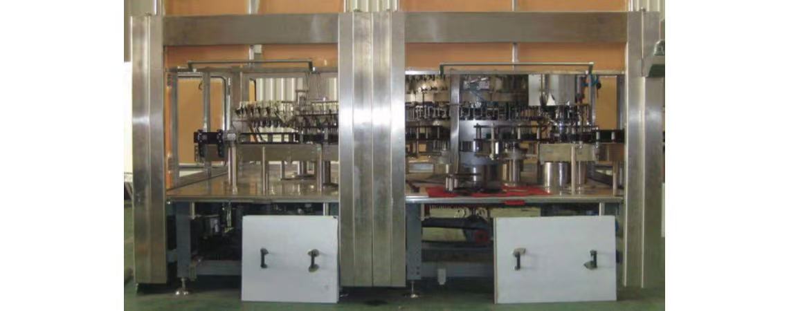 The glass bottle filling machine is used for carbonated or non-carbonated drink.