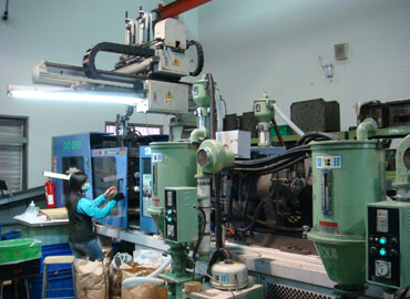 Plastic injection Molding - Plastic injection in process