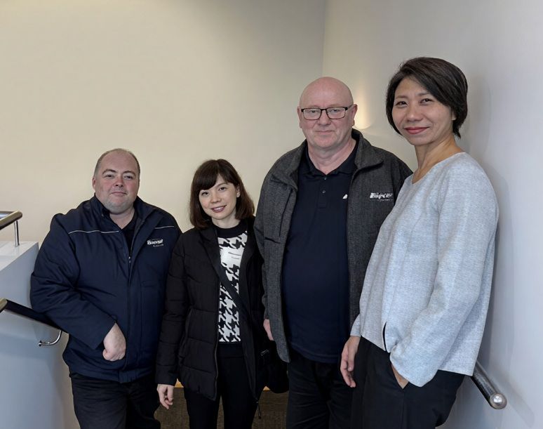 Nous travaillons avec nos clients en tant que partenaires commerciaux et prenons soin d'eux comme des amis dans la vie privée.