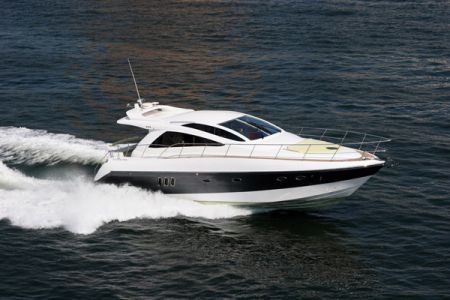 55 Feet Express Yacht the sea trial  in port (2)