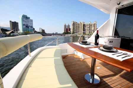 55 Feet Express Yacht the aft deck salon