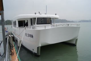 Bateau de passagers catamaran diesel-électrique en PRFV de 20 GT