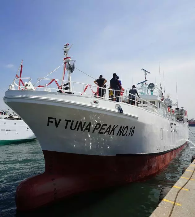 Tuna Long Liner Boat