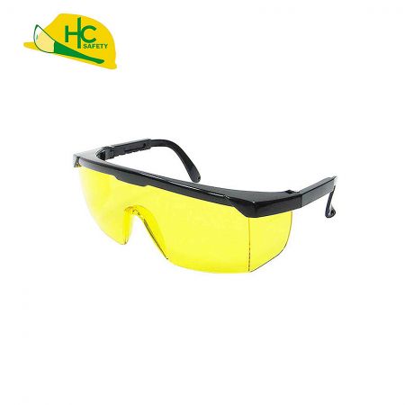Yellow safety glasses with temples that can be extended in four sections.