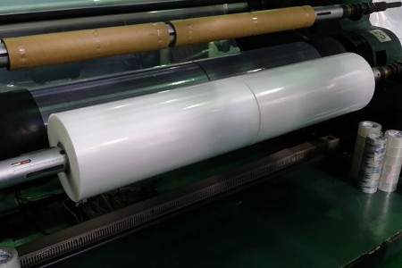 Variation d'épaisseur de 5 à 8 % adaptée pour les films d'impression ou de laminage.
