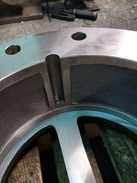 Přírubový typ dvojitého zpětného ventilu bez zadržovače.