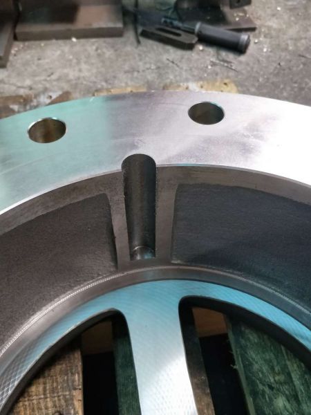 Přírubový typ dvojitého zpětného ventilu bez zadržovače.