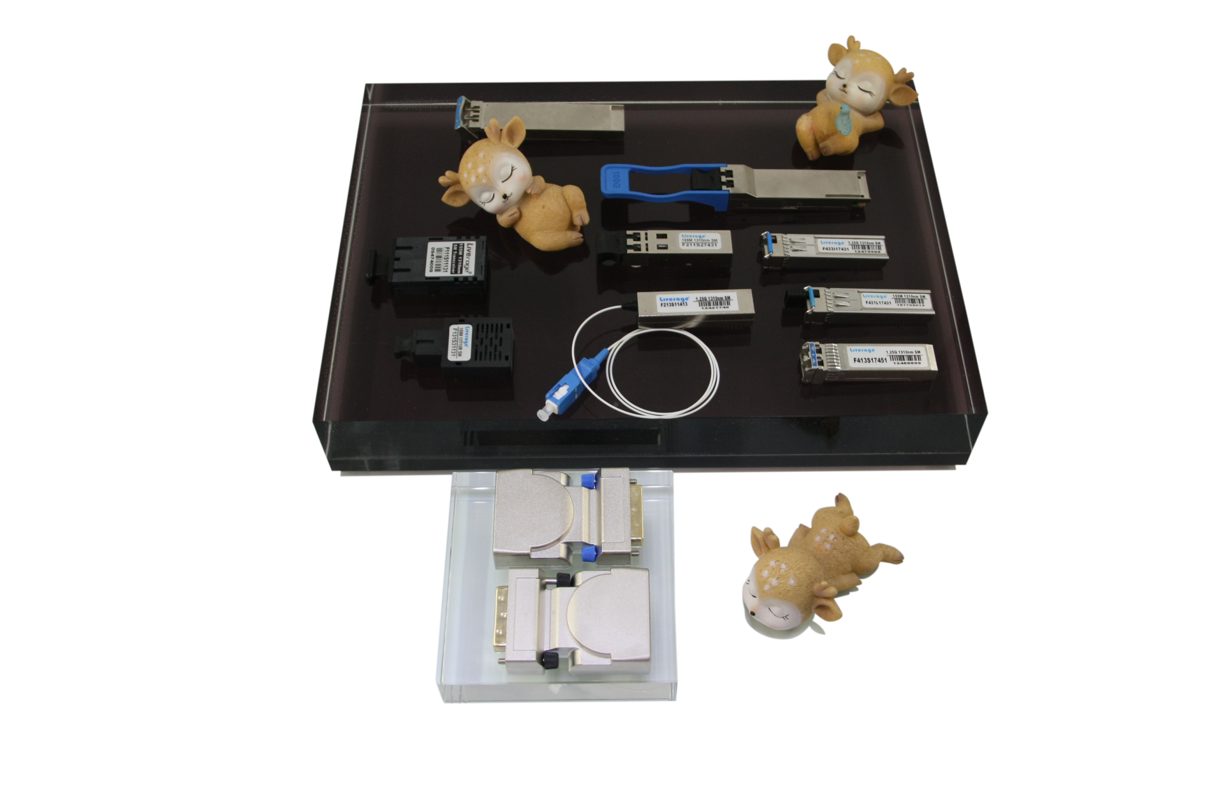 QSFP28、QSFP+、SFP+、SFF、XFPなど、いくつかの光トランシーバーを取り扱っています。