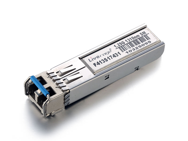 SFP er en kompakt, varm-pluggbar optisk transceiver som brukes til både telekom- og datakommunikasjonsapplikasjoner.
