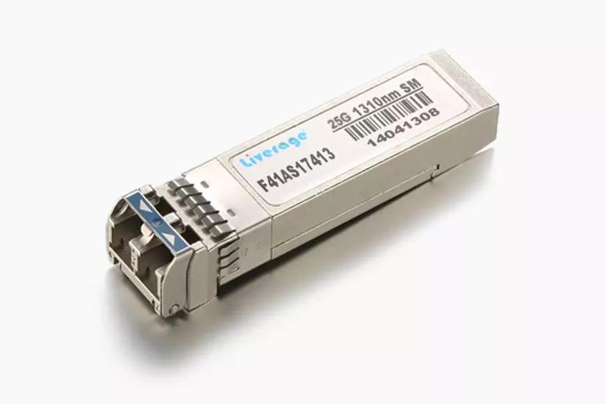 El transceptor SFP28 es un módulo enchufable de factor de forma pequeño para comunicaciones ópticas seriales bidireccionales como Ethernet de 25G y CPRI Opción 10.