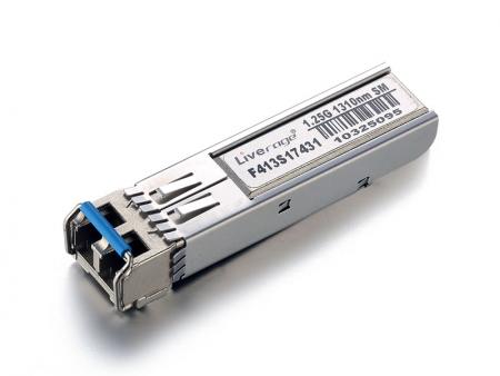 SFP transceiver - SFP er en kompakt, varm-pluggbar optisk transceiver som brukes til både telekom- og datakommunikasjonsapplikasjoner.