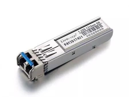 SFP Transceiver - SFP ist ein kompakter, hot-plugbarer optischer Transceiver, der sowohl für Telekommunikations- als auch für Datenkommunikationsanwendungen verwendet wird.