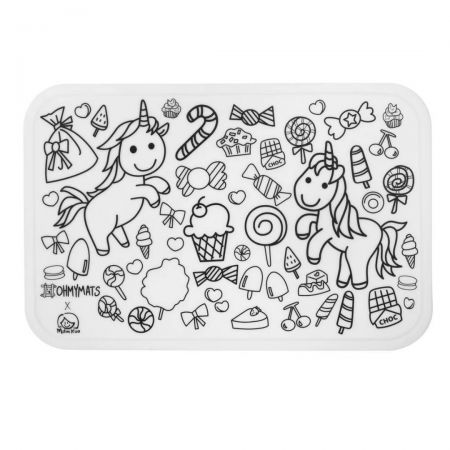 O tapete de mesa infantil pode ser dobrado e enrolado para facilitar o armazenamento.