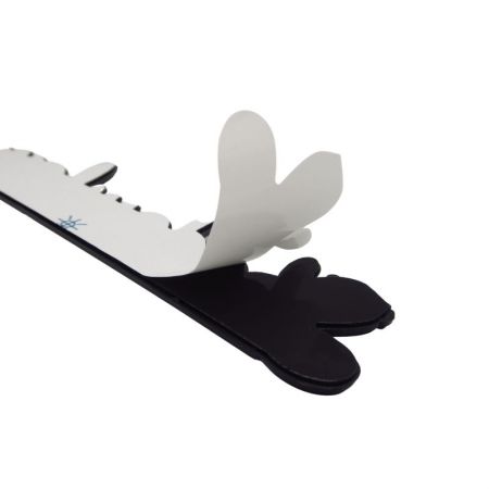 Используйте двусторонний скотч 3M или пенопласт на задней стороне наклейки ABS.