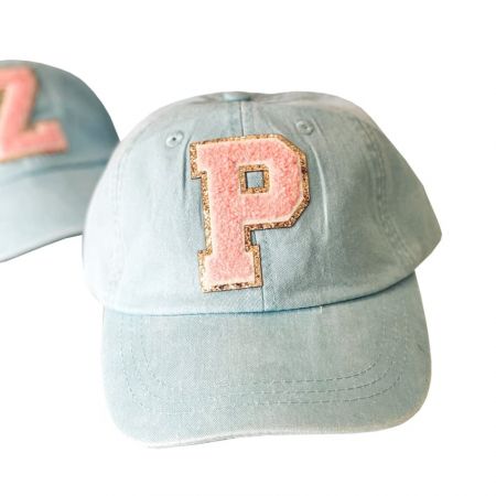 Star Lapel Pin टीम के कपड़ों के लिए कस्टम आयरन ऑन चेनिल पैच के अग्रणी निर्माता है।