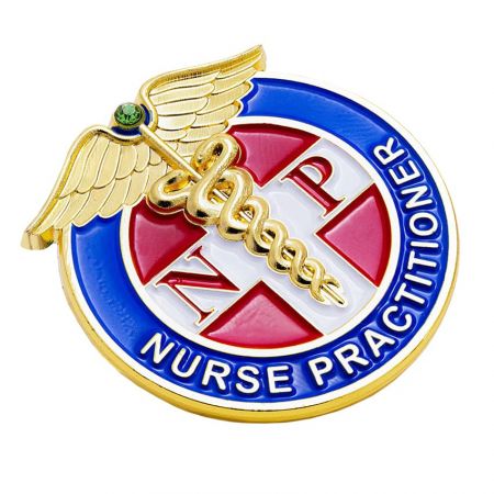 Значки для медсестер-героев пандемии.